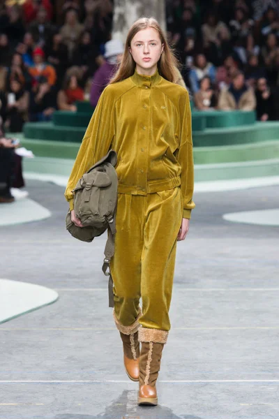 Look 14